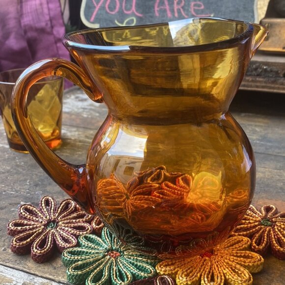 77-(VK). Vintage. Kitchen. Amber. Glass. Juice Set. - Picture 4 of 13